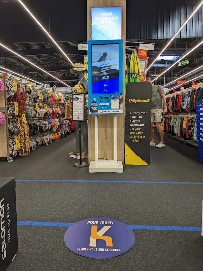 Borne Aktivebox dans un magasin Intersport