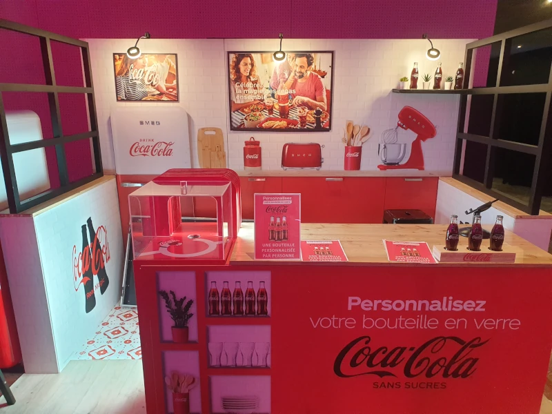 Stand de personnalisation de bouteilles en verre